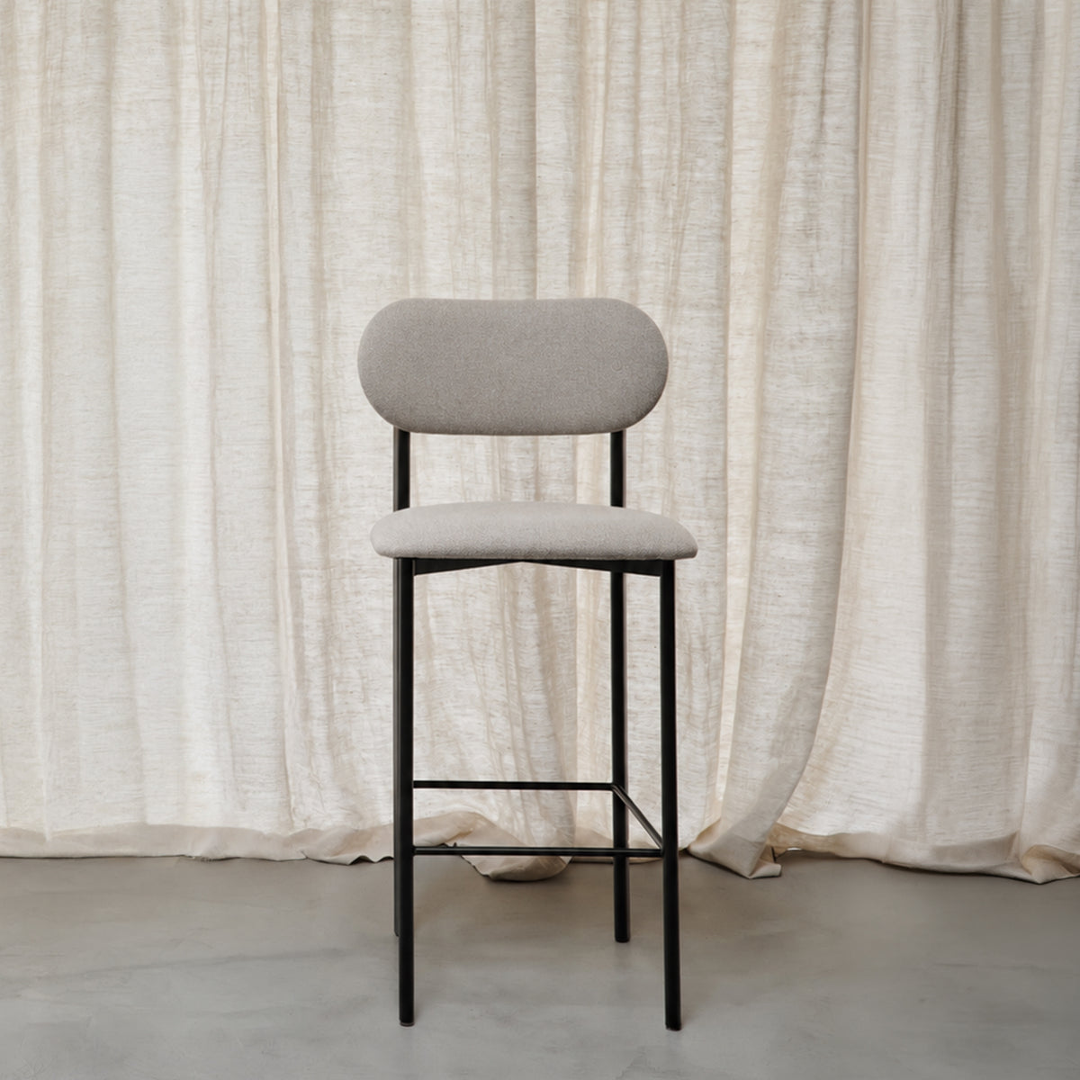 Oblique upholstered bar stool 650
